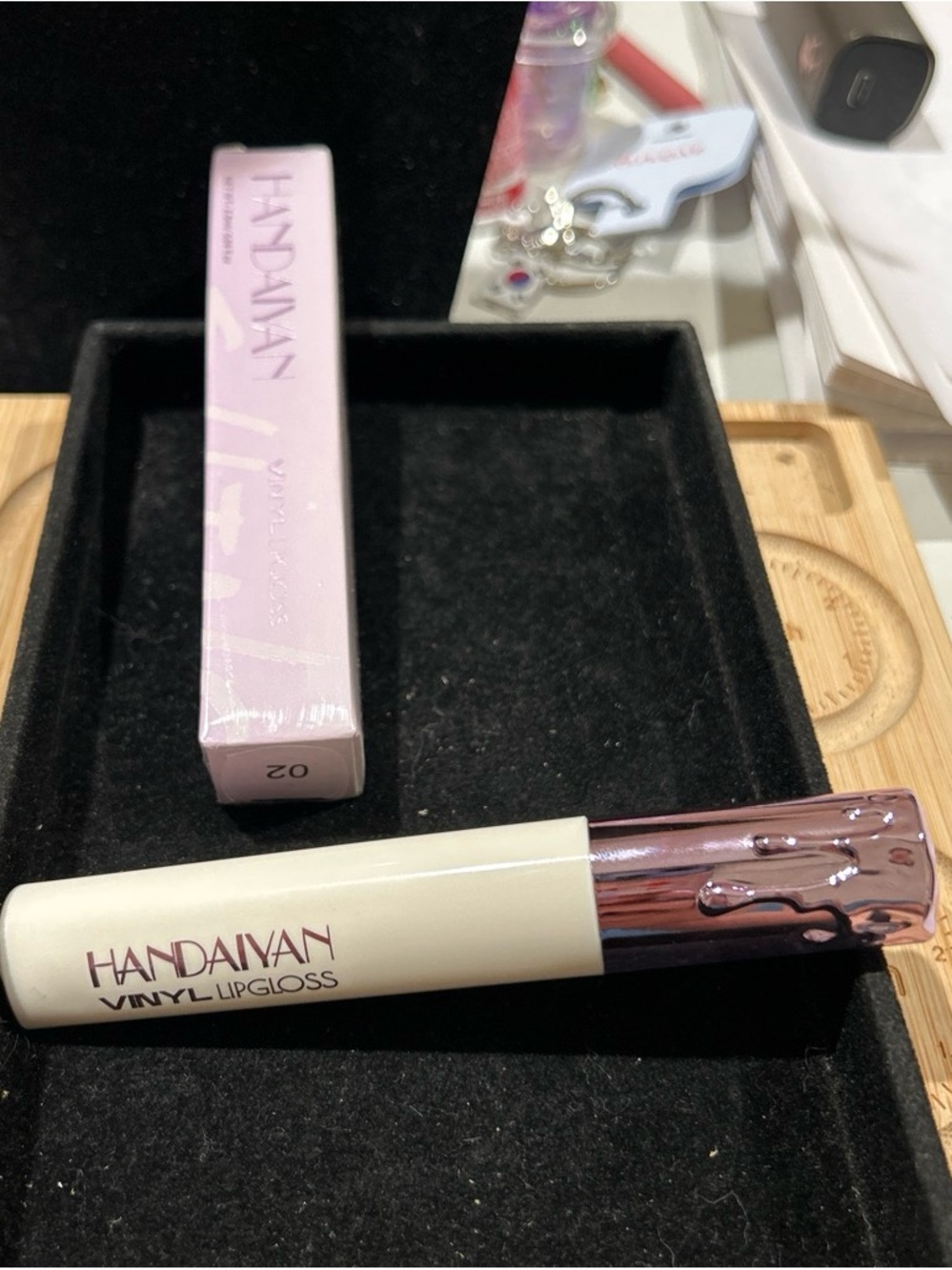 Viny lip gloss shade number 2